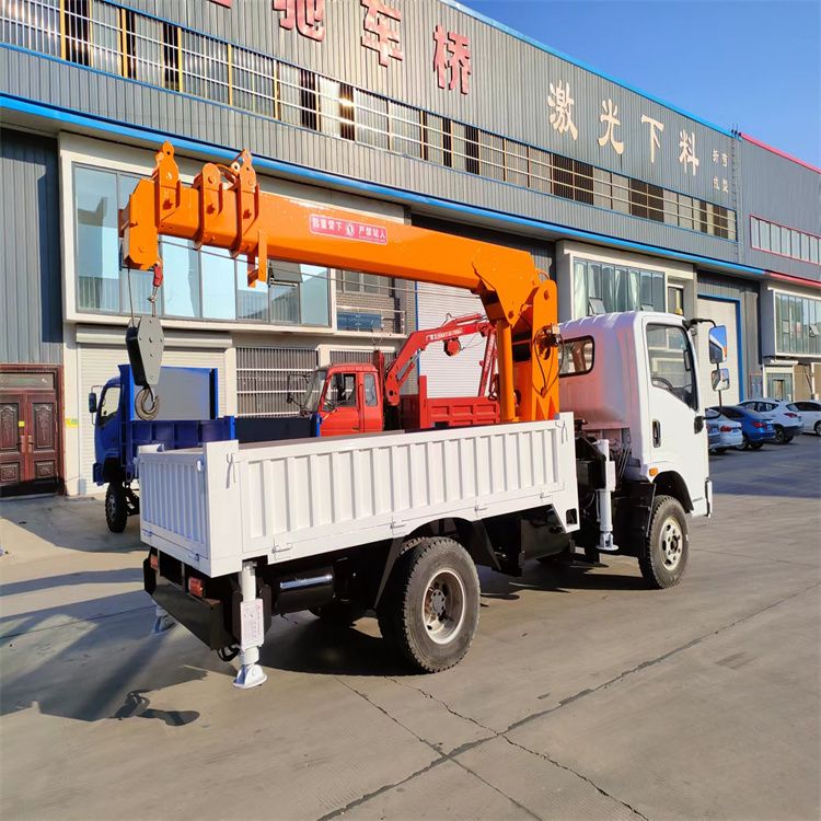 富蕴县三轮随车吊定制 农用改装机自备吊中瑞长期出售