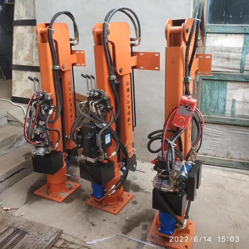 富蕴县重汽蓝牌随车吊 3.2吨 国六动力强 液压驱动 农用自卸起重机